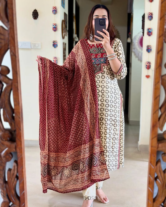 Featuring Fully Elegant Premium Muslin Suit Set Which is Beautifully Decorated With Hand Khatli Work And Original Mirror Work With Butti Pattern.(WARED09)