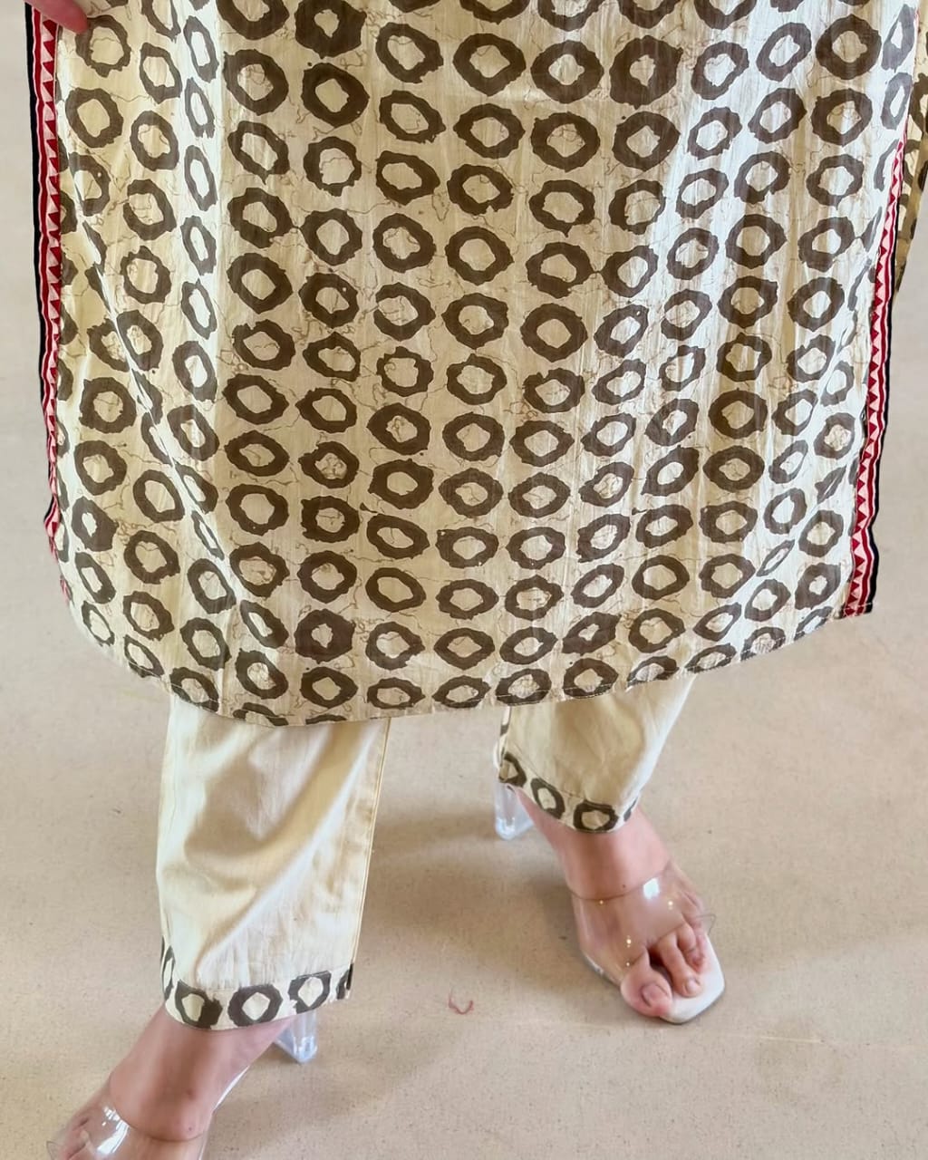 Featuring Fully Elegant Premium Muslin Suit Set Which is Beautifully Decorated With Hand Khatli Work And Original Mirror Work With Butti Pattern.(WARED09)