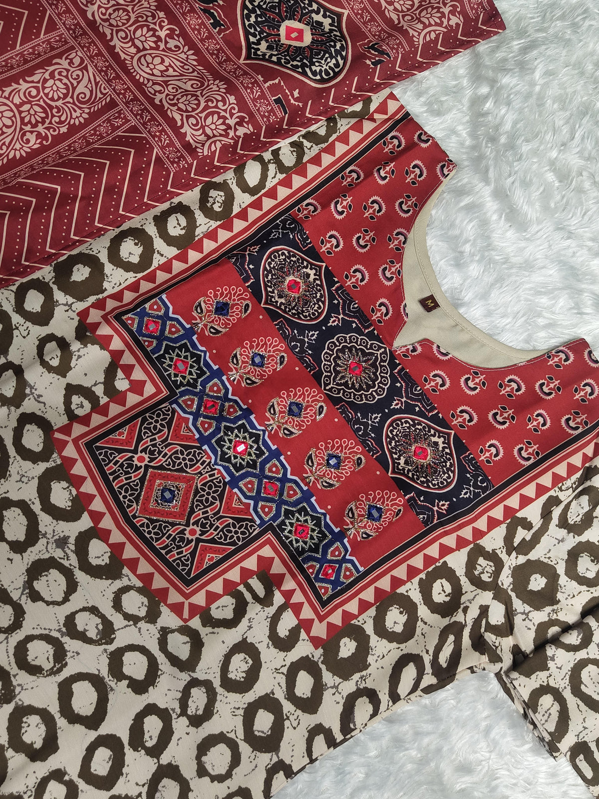 Featuring Fully Elegant Premium Muslin Suit Set Which is Beautifully Decorated With Hand Khatli Work And Original Mirror Work With Butti Pattern.(WARED09)